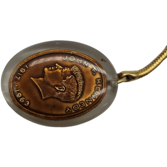 Vintage JFK & RFK Cameo Commemorative Key Holder - Picture 3 of 5